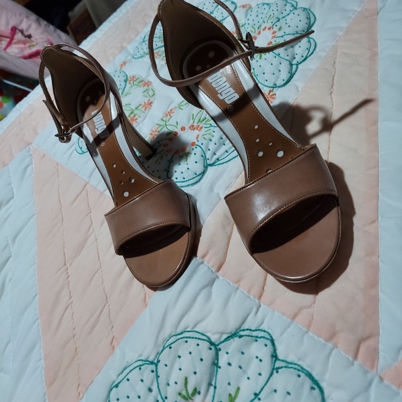 Bongo Open Toe Ankle Strap Nude Beige Heels Women's Size 9M - Picture 2 of 9